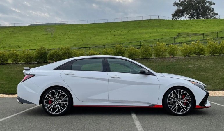 Huế – Đà Nẵng (700,000 đ / Bao xe 4 chỗ) –  0785656565